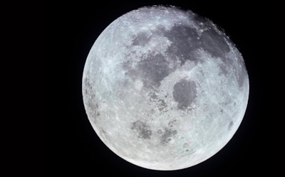 NASA обнаружило на снимке Луны «парящий дом пришельцев»