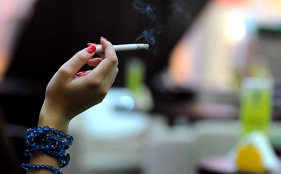 Периодическое курение опаснее, чем постоянное - ученые