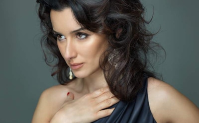 Тина Канделаки ответила на слухи о беременности фотографией в купальнике