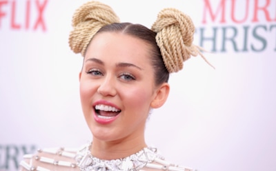 Майли Сайрус выпустила клип на новую песню "Younger Now"