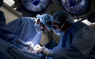 В Тюмени врачи спасли жизнь ребенку, проглотившему голову от куклы