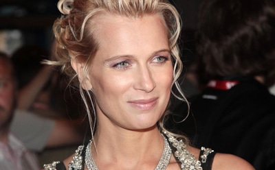 Олеся Судзиловская похвасталась подтянутой фигурой и пышной грудью