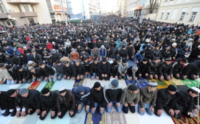 В четырех школах Москвы перенесли День знаний из-за Курбан-байрама