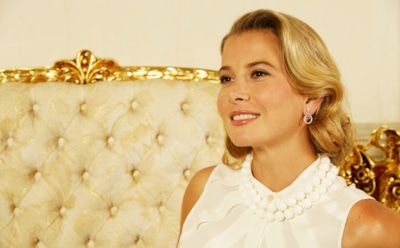 Юлия Высоцкая в лифе и шортах вызвала восторг подписчиков