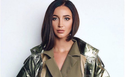 Ольга Бузова показала фото в черно-белом купальнике