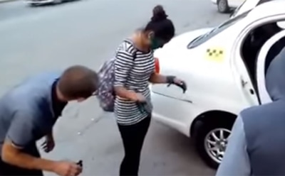 В Хабаровске отомстили таксисту, облившего пассажиров зеленкой