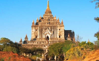 Российскую туристку в Мьянме посадили за отказ снять обувь в храме