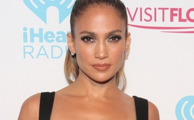 В Нью-Йорке Дженнифер Лопес спустилась в метро в банном халате