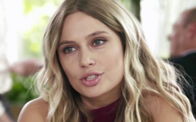 Наталья Рудова поразила снимком в красном бикини на пляже