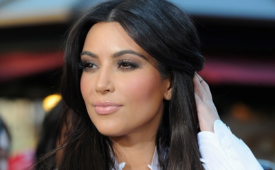 Ким Кардашьян раскритиковали за "голое" фото на дереве