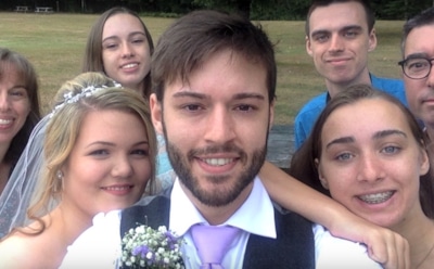 Канадец создал видео к свадьбе из сделанных за девять лет селфи