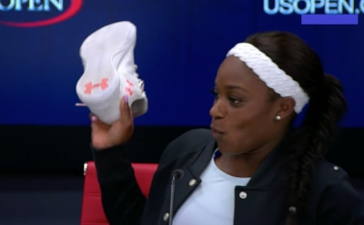 В США теннисистка упала со стула на пресс-конференции