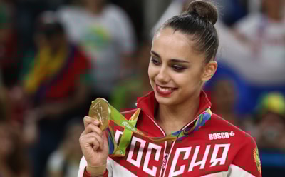 21-летняя гимнастка Рита Мамун поразила фото в бикини на пляже