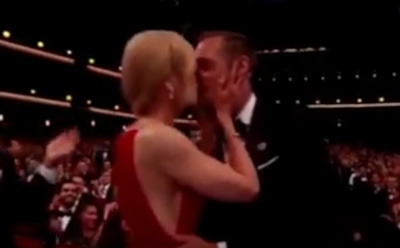 Николь Кидман поцеловала Александра Скарсгарда на глазах у мужа