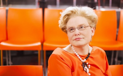 Елену Малышеву раскритиковали за использование "пластики"