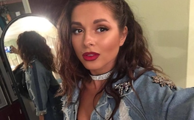 Нюша появилась на премии Russian Musicbox в блестящем купальнике