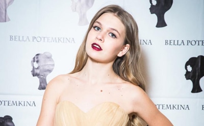 Дочь Веры Брежневой показала соблазнительное фото в бикини