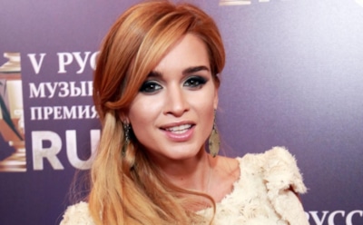 Ксения Бородина кормит дочку рукколой и перцем