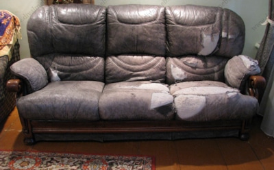 В Красноярске пропавшего школьника нашли под диваном в его доме