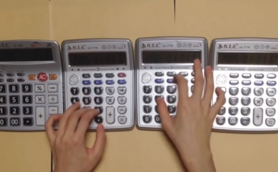 Японец сыграл музыкальную тему из игры про Марио на калькуляторах