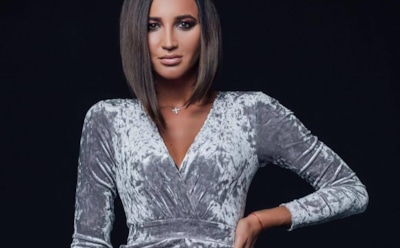 Поклонники Бузовой раскритиковали ее за платье с глубоким декольте