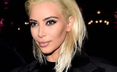 Ким Кардашьян вышла в свет в пикантном наряде