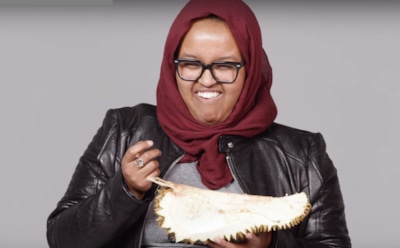 100 человек съели на камеру самый омерзительный фрукт на Земле