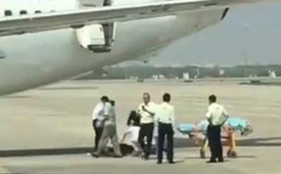 Китайская стюардесса выпала из самолета при взлете