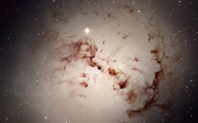 Астрономы получили новые фотографии "лица бога" в созвездии Печи