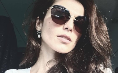 35-летняя Сати Казанова обнажилась для фотосессии в бассейне