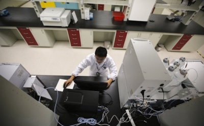 В Китае представили «умный» нанокостюм