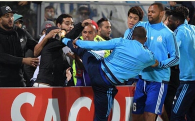 Звезда «Марселя» был удален до начала матча за драку с фанатом