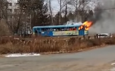 В Сеть попало видео горящего трамвая, мчавшегося по Хабаровску