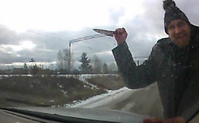 В Свердловской области эпилептик зарезал двух женщин и бросился с ножом на авто