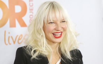 Певица Сиа выложила интимное фото, чтобы опередить хакеров