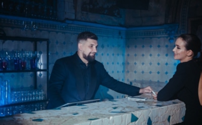 Рэпер Баста и актриса Паулина Андреева сняли видео в бане