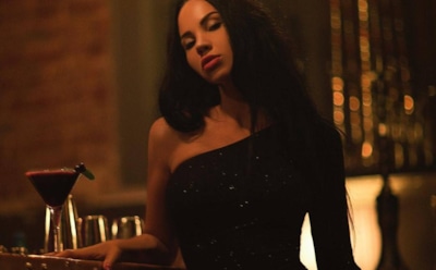 Модель Гаянэ Багдасарян выложила откровенное фото в чулках