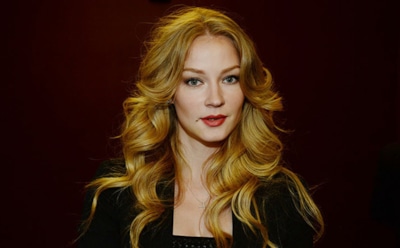 Светлана Ходченкова посетила премьеру в полупрозрачном топе