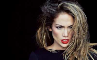 Дженнифер Лопес появилась на вечеринке в «дырявом» мини-платье