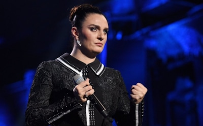 Елена Ваенга прервала концерт в Орле из-за помидоров