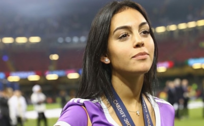 Возлюбленная Криштиану Роналду показала стальной пресс после родов