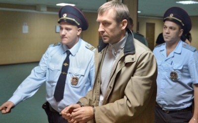 Деньги полковника Захарченко считала его мать в школьной тетради