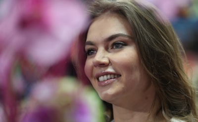 Кабаева пришла на вручение награды в сексуальном кожаном наряде