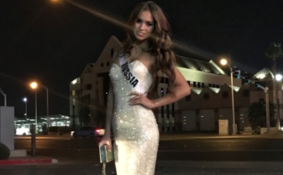 Участница конкурса «Мисс Вселенная» показала стройную талию в прозрачном платье