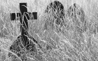 В России похоронный агент выкрал и закопал тело ради премии