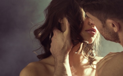 После бурного секса парень ослеп на один глаз