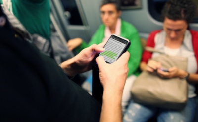 Google научил телефон определять, когда в него подсматривает посторонний