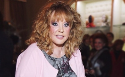 Пугачева появилась на вечеринке в обтягивающей юбке