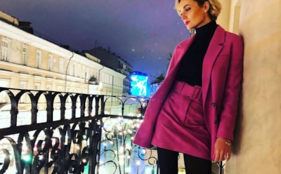 Полина Гагарина вышла в свет в платье с откровенным декольте