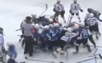 В России детский хоккейный матч закончился массовой дракой